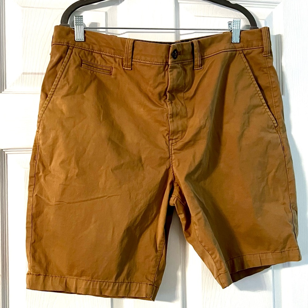 Men’s Express Khaki Shorts Size 36 Slim.
